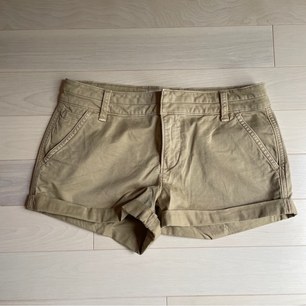 Abercrombie & Fitch Low Rise Khaki Shorts